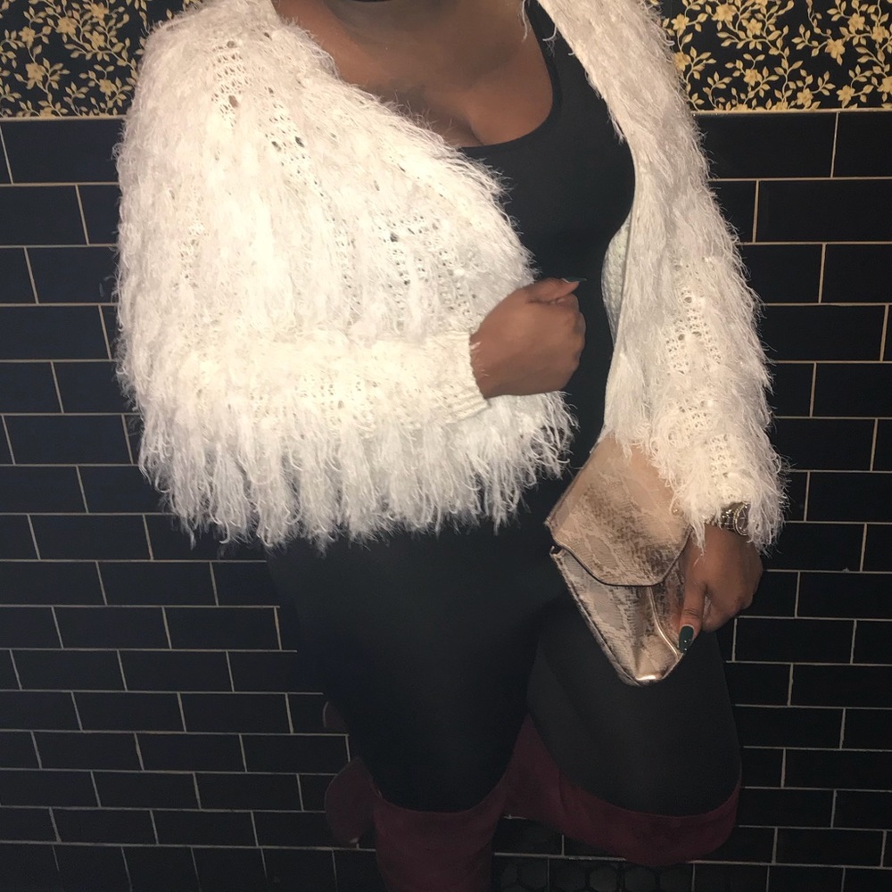 Sweater/ jacket/fur - Picture 3 of 4